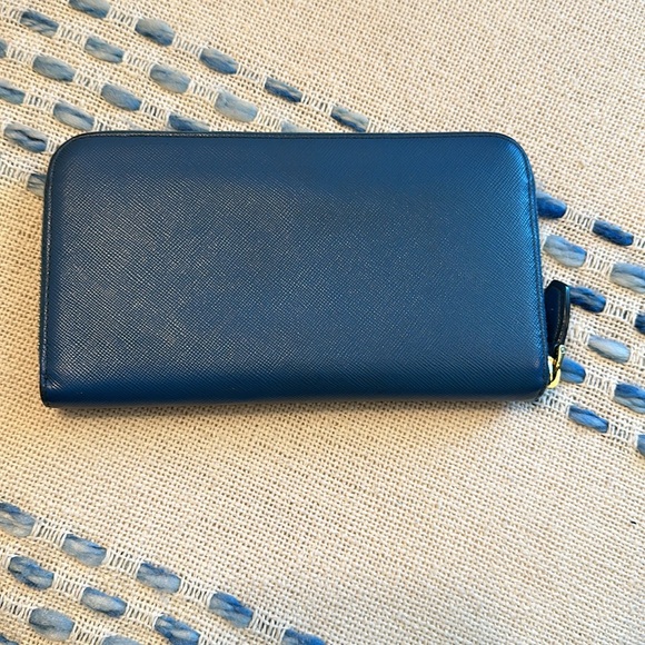 Authentic Prada Long Zippy Wallet in GUC - Picture 8 of 12